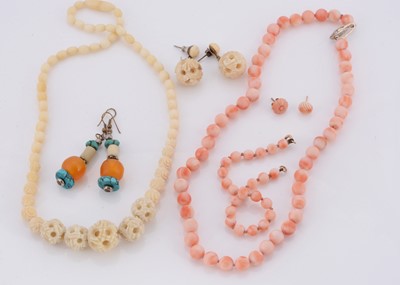 Lot 106 - A string of coral beads