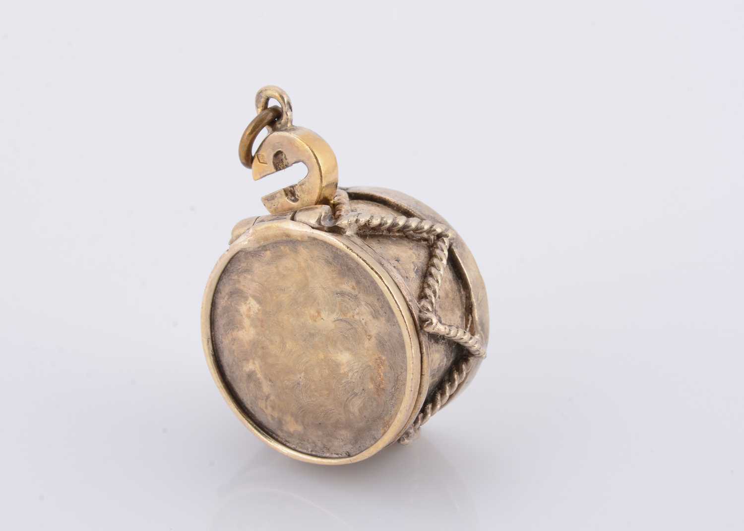 Lot 113 - A Fred of Paris Gaeta de Percin drum charm