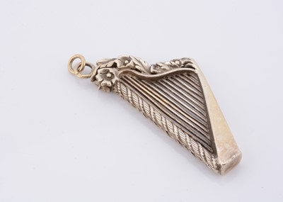 Lot 117 - A Fred of Paris Gaetan de Percin harp charm