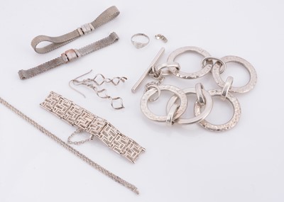 Lot 120 - A quantity of silver jewellery