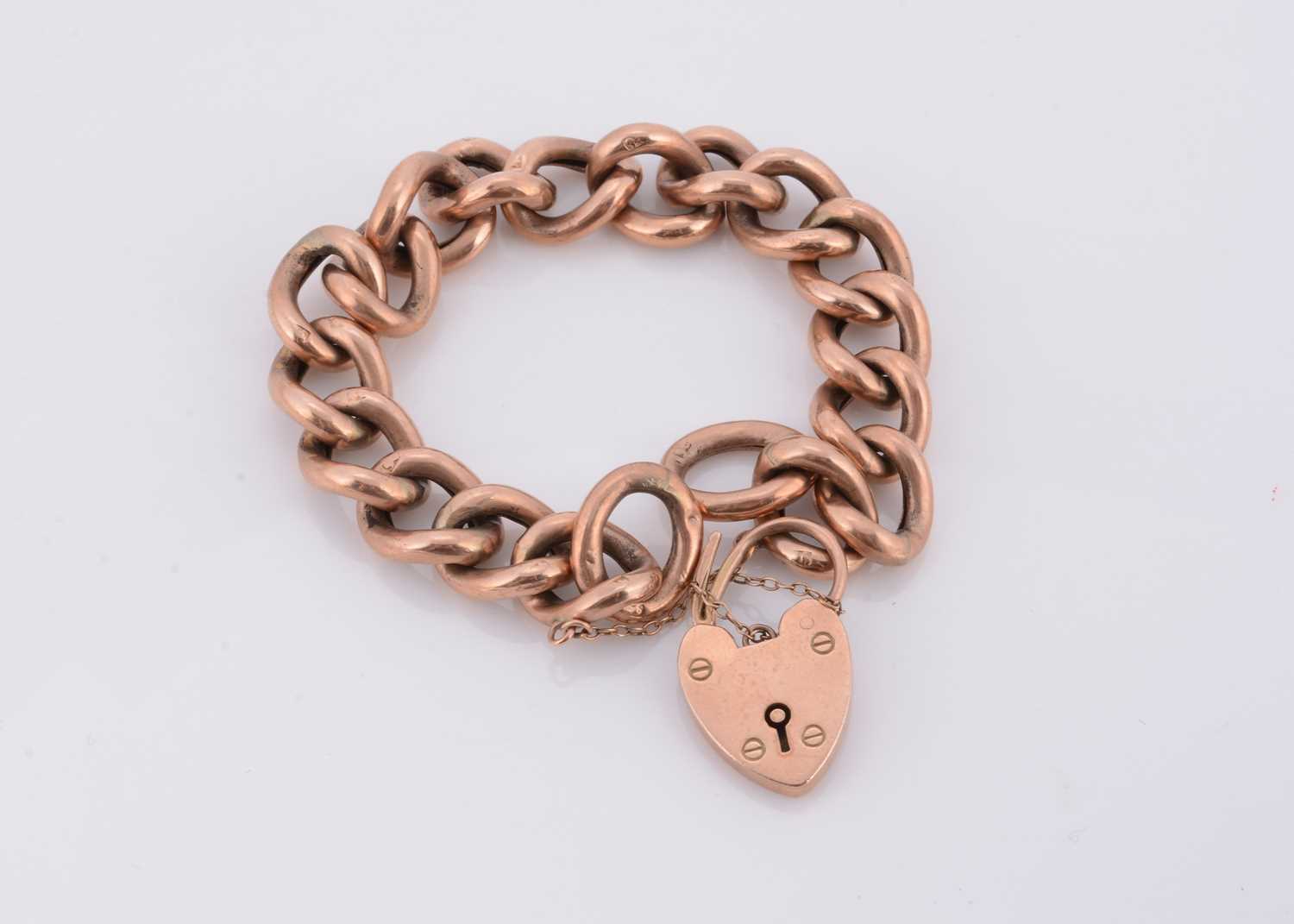 Lot 123 - A 9ct gold curb link padlock clasp bracelet