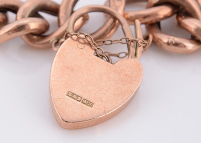 Lot 123 - A 9ct gold curb link padlock clasp bracelet