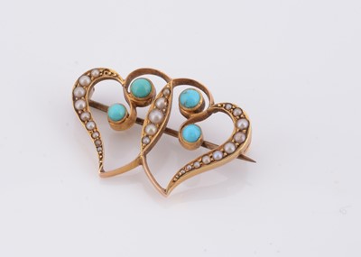 Lot 124 - An Edwardian double heart gold brooch