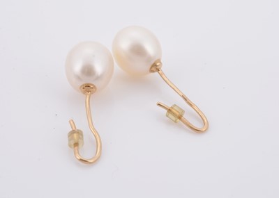 Lot 127 - A pair of 9ct gold and cultured pearl drop earrings