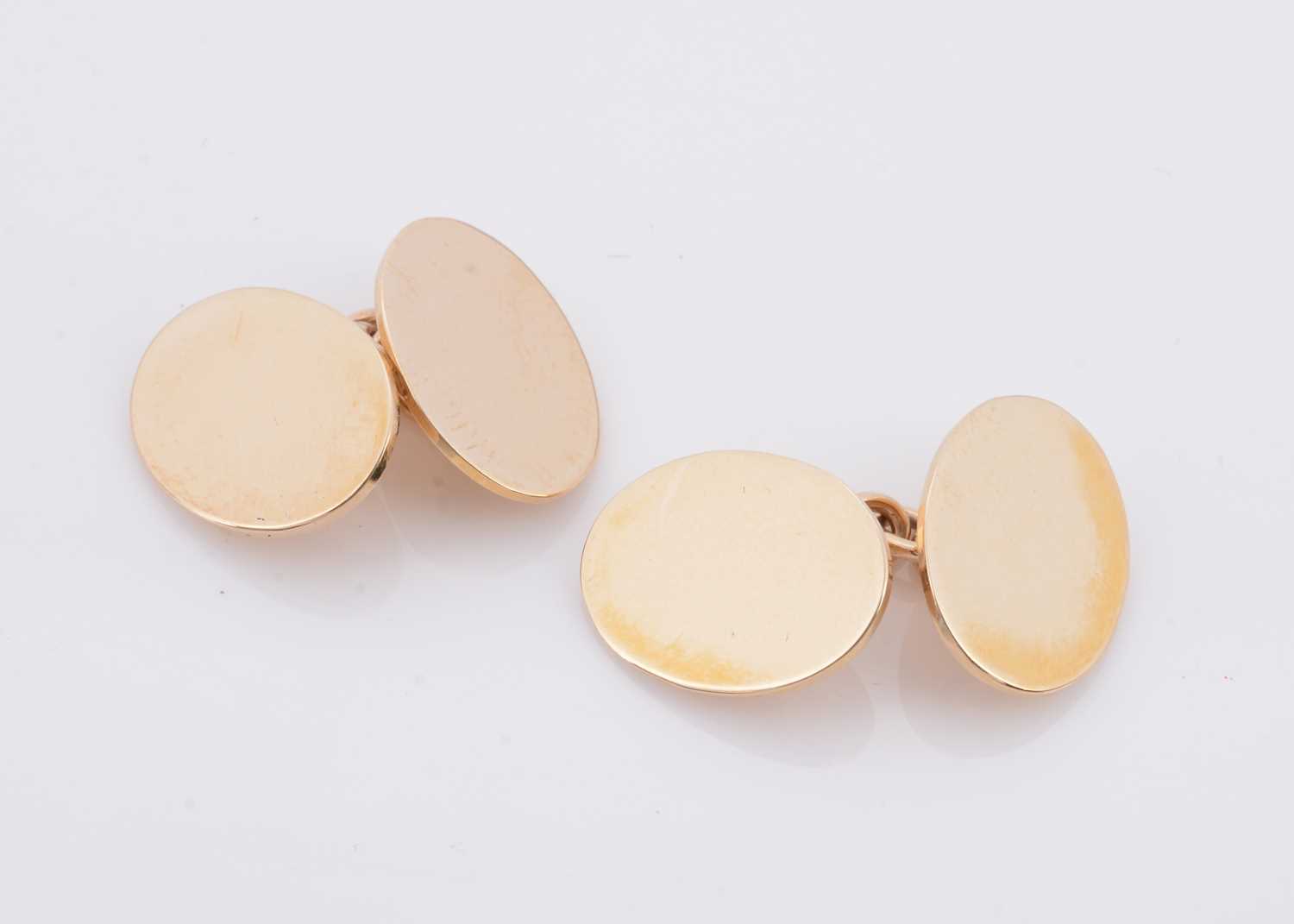 Lot 136 - A pair of 9ct gold oval chain link cufflinks