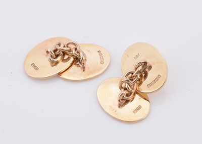 Lot 136 - A pair of 9ct gold oval chain link cufflinks