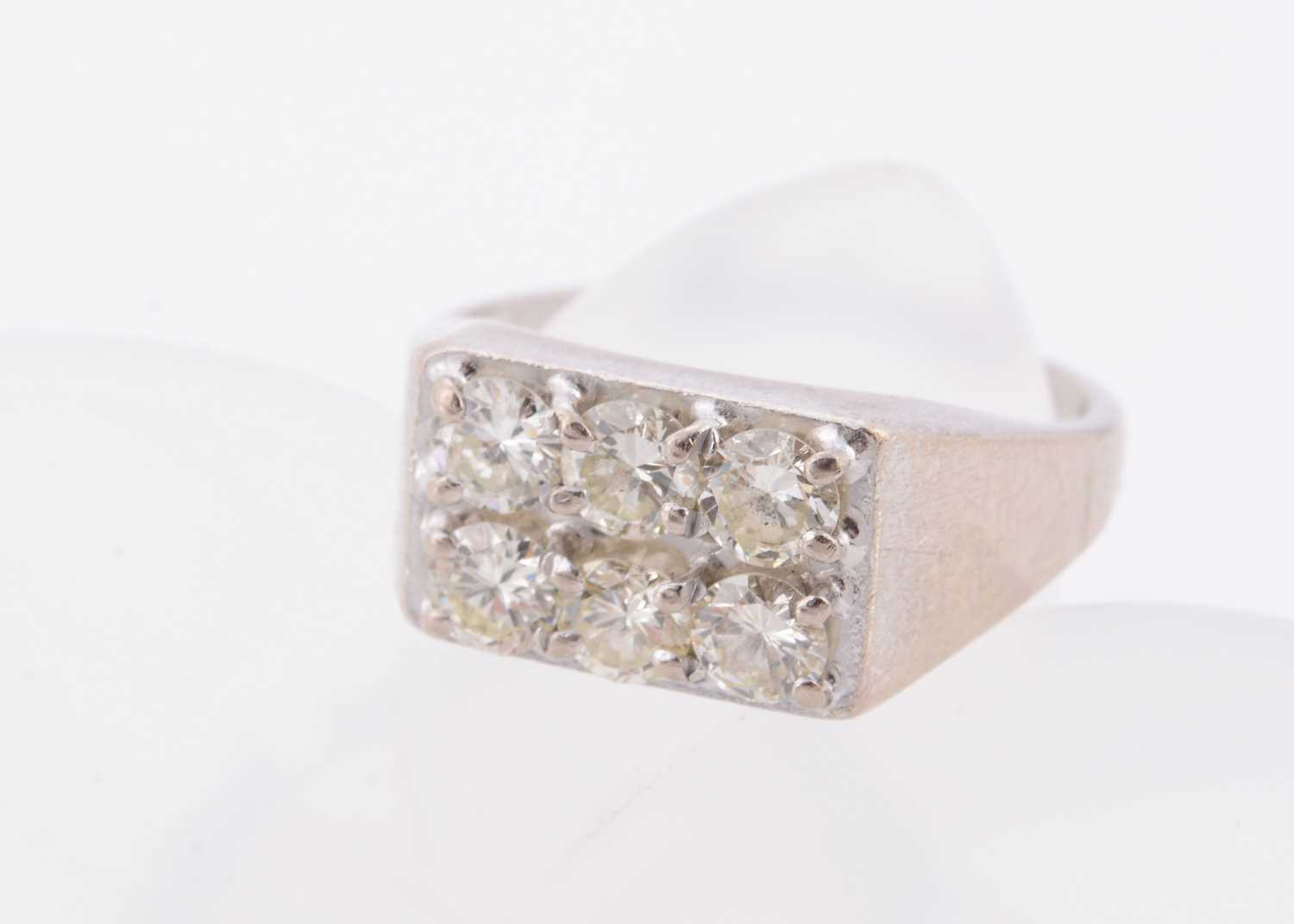 Lot 143 - An 18ct white gold lady's diamond dress ring