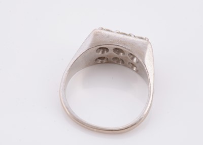 Lot 143 - An 18ct white gold lady's diamond dress ring
