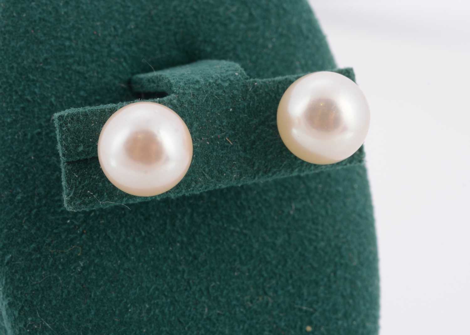 Lot 153 - A pair of cultured pearl dress studs