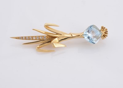 Lot 166 - An aquamarine and diamond 18ct gold brooch