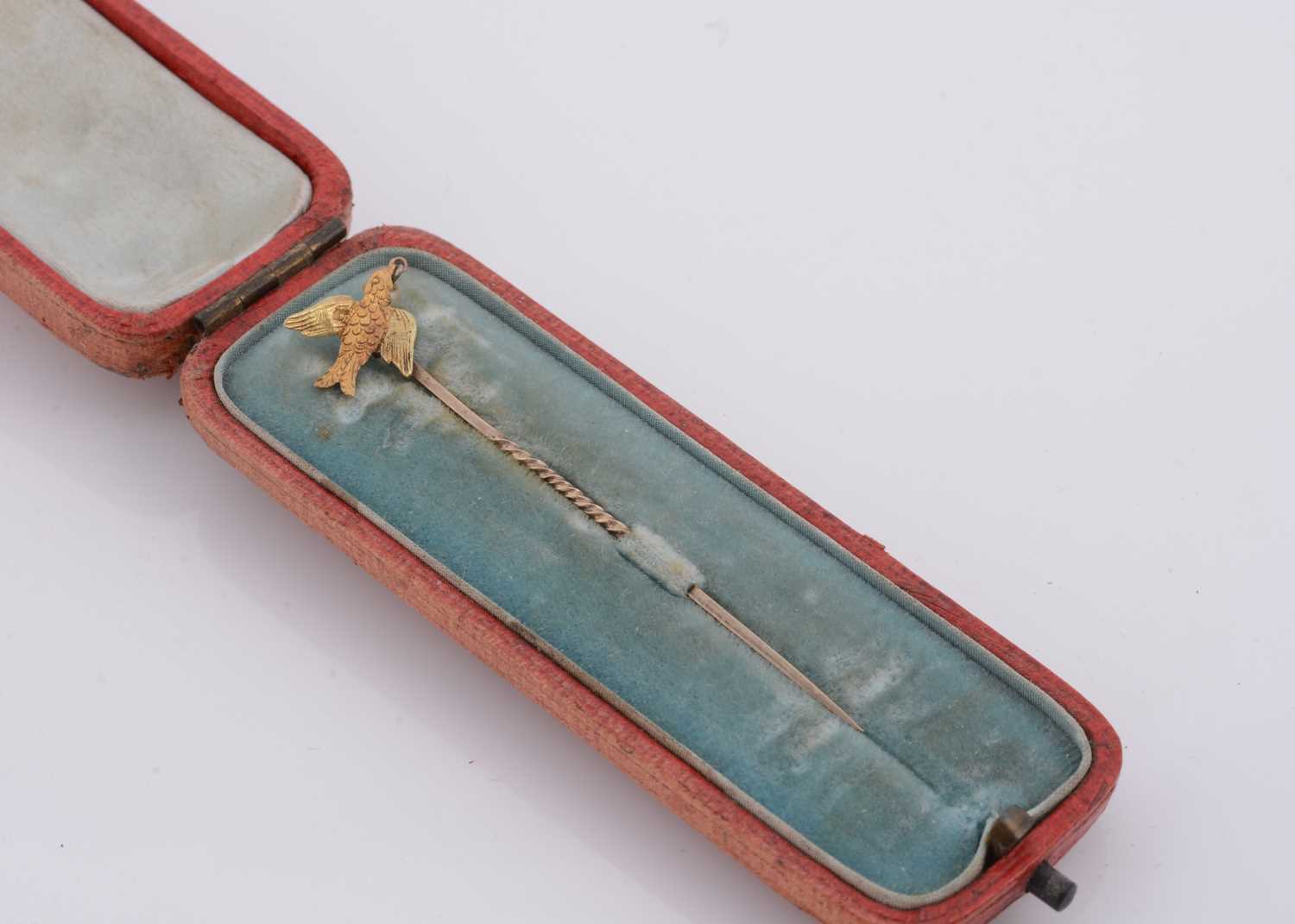 Lot 183 - An Edwardian gold and pearl stick pin