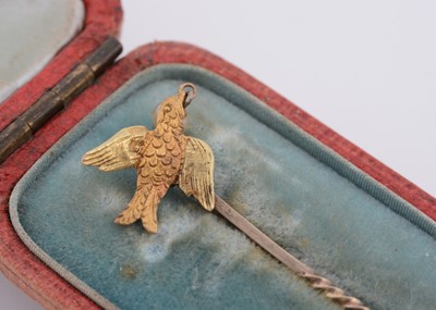 Lot 183 - An Edwardian gold and pearl stick pin