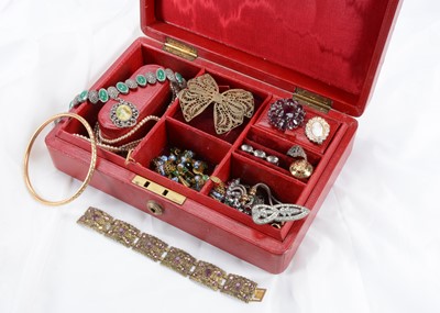 Lot 195 - A group of early 20th Century costume jewellery