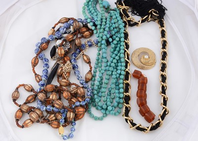 Lot 196 - A collection of hardstone beads
