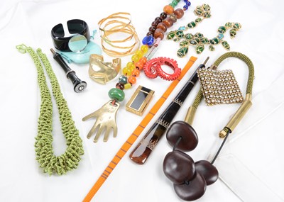 Lot 207 - A large collection of costume jewellery