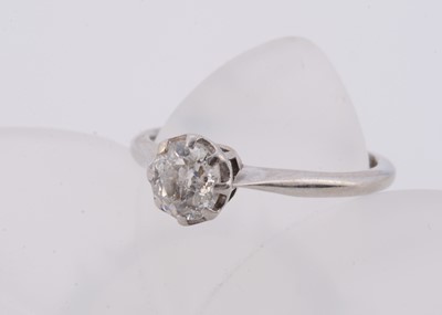 Lot 213 - An 18ct gold diamond solitaire
