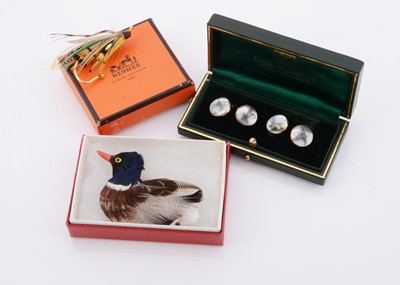 Lot 223 - A pair of rock crystal 'Essex Intaglio' reverse engraved and gold cufflinks