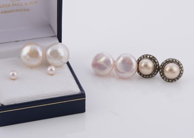 Lot 231 - A pair of 18ct gold and cultured pearl stud earrings