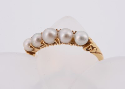 Lot 233 - An early 20th Century Scottish five pearl dress ring