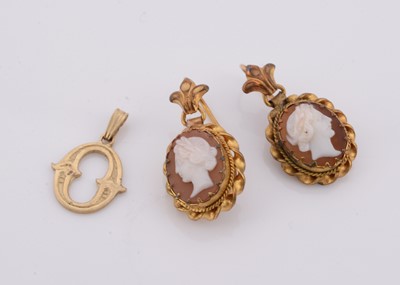 Lot 239 - A pair of carved shell cameo and gilt metal drop earrings