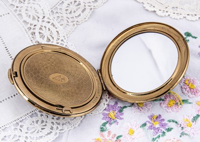 Lot 268 - A 1950s Kigu flying saucer compact