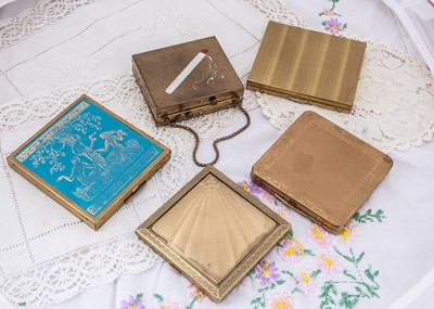Lot 275 - Five unmarked gilt metal vintage compacts