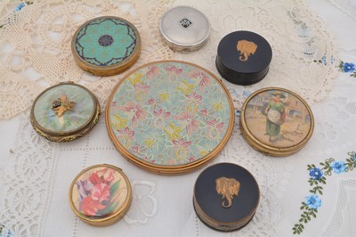 Lot 306 - Various circular compacts
