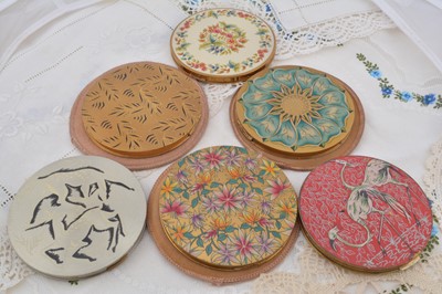 Lot 335 - Five 1950s Vogue Vanities circular compacts