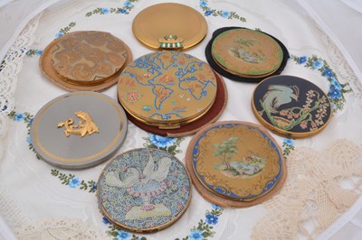 Lot 338 - Vogue Vanities circular compacts