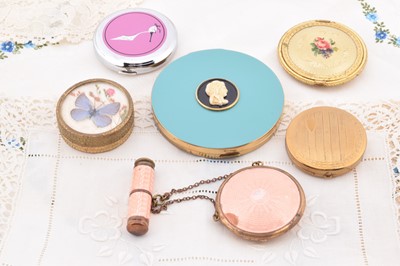 Lot 342 - A collection of American circular compacts
