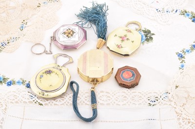 Lot 343 - Vintage American compacts