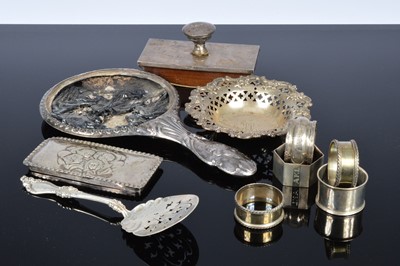 Lot 390 - A collection of silver and other items