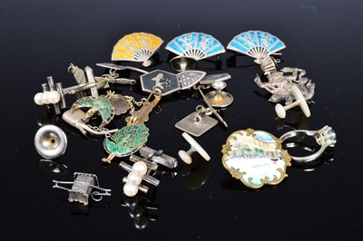 Lot 404 - A small collection of silver and other jewellery