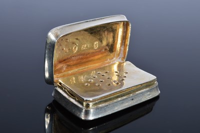 Lot 440 - A George III period silver vinaigrette by S&S