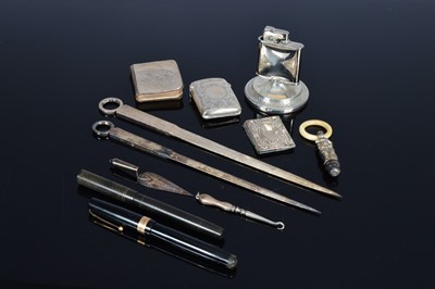 Lot 465 - A small group of silver and other collectables
