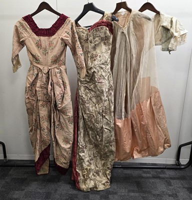 Lot 470 - Four vintage items of clothing