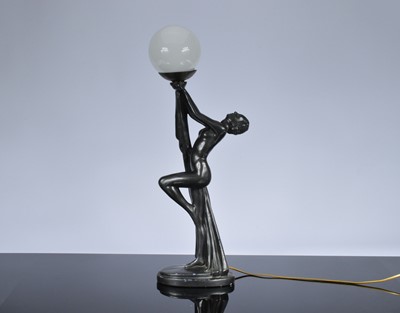 Lot 552 - An Art Deco style figural lamp