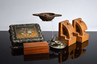 Lot 567 - A group of works of art