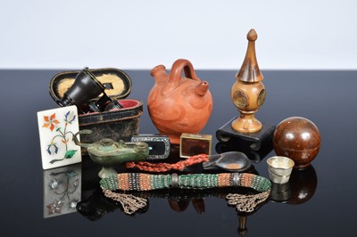 Lot 573 - A collection of small works of art