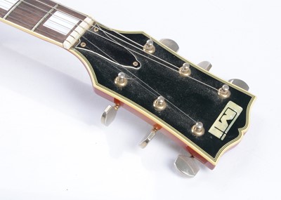 Lot 516 - Electric Guitar / Bass