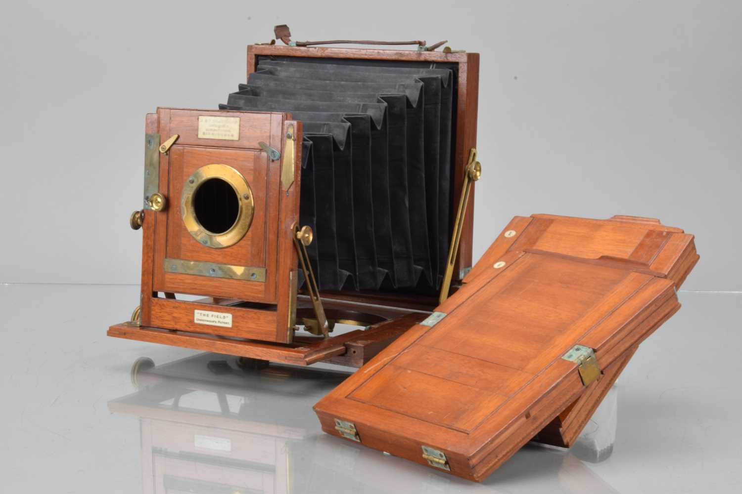 Lot 14 - An E & T Underwood ''The Field'' Mahogany & Brass Half plate Camera Body