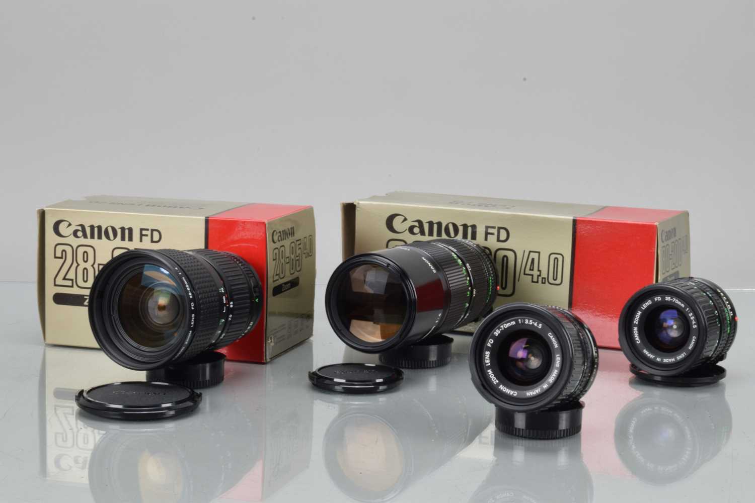 Lot 25 - A Group of Canon Zoom Lenses