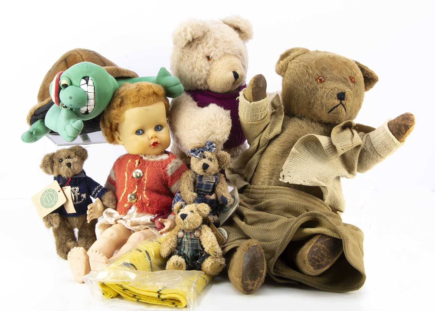 Lot 401 - A post-war British Teddy Bear