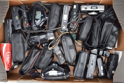 Lot 101 - A Tray of Compact Cameras