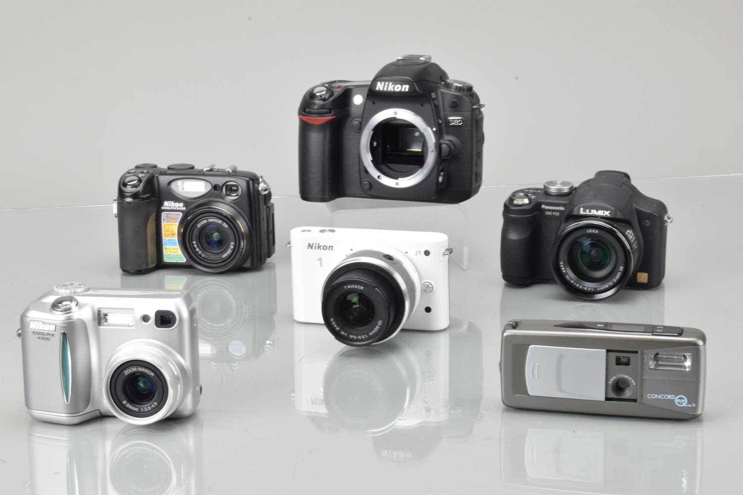 Lot 144 - A Group of Digital Cameras