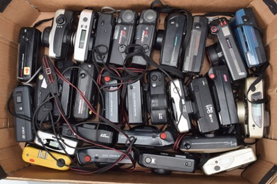 Lot 157 - A Tray of Compact Cameras