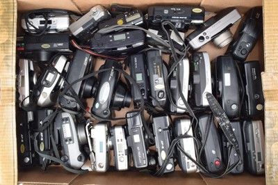 Lot 158 - A Tray of Compact Cameras