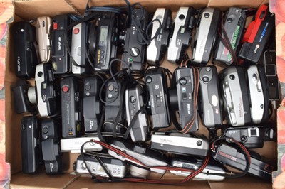 Lot 159 - A Tray of Compact Cameras