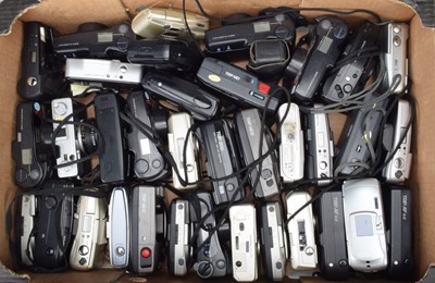Lot 163 - A Tray of Olympus Compact Cameras