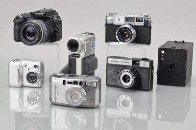 Lot 208 - A Mixed Lot of Cameras